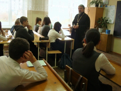 Священник встретился со школьниками