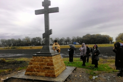 На въезде в Марьины Колодцы освящён поклонный крест