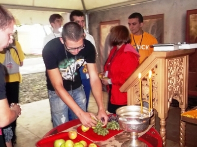 Участники Северо-Кавказского молодежного Форума начали утро с молитвы