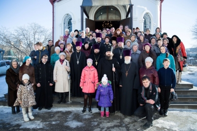 В Ольгинском храме Железноводска архиепископ Феофилакт долго общался с прихожанами
