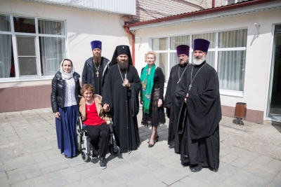 Архиепископ Феофилакт поздравил жителей геронтологического центра
