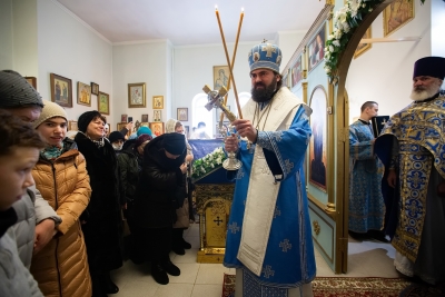Архиепископ Феофилакт совершил литургию в храме при геронтологическом центре