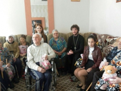Православный Молодежный клуб посетил отделение временного пребывания