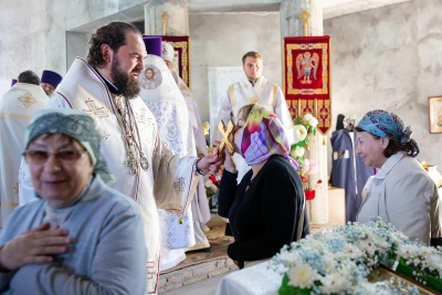 Архиепископ Феофилакт совершил литургию в храме села Побегайловка