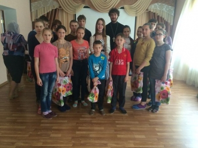 Православный Молодежный клуб посетил детский дом с Пасхальной радостью