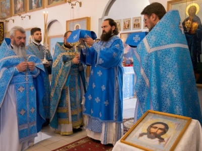 Архиепископ Феофилакт совершил литургию в Успенском храме села Гражданское