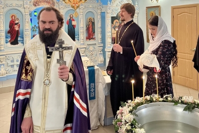 Архиепископ Феофилакт крестил пятого ребенка в семье священника